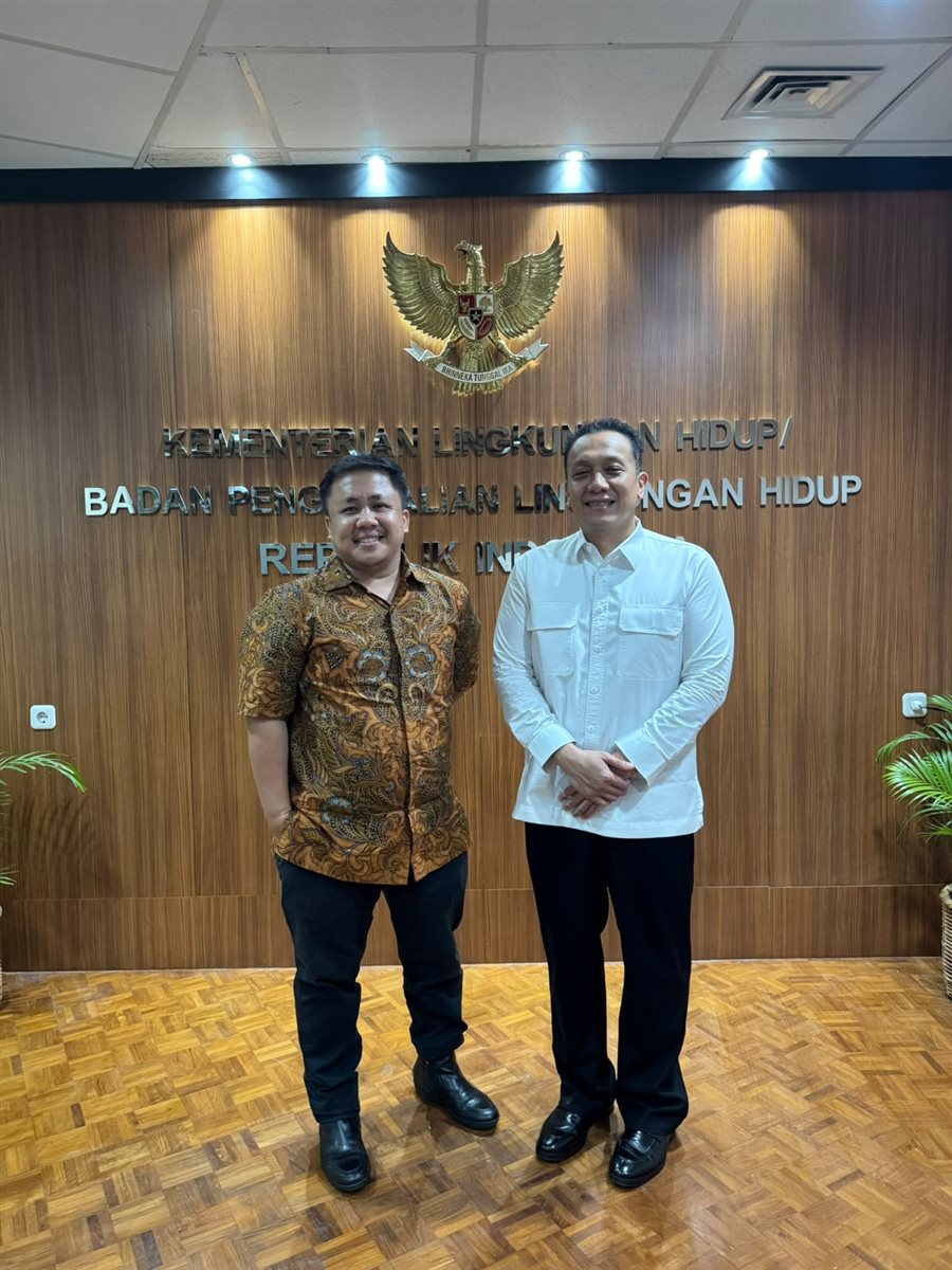 Try Januar Putra at a one-on-one meeting with the Minister of Environment of the Republic of Indonesia