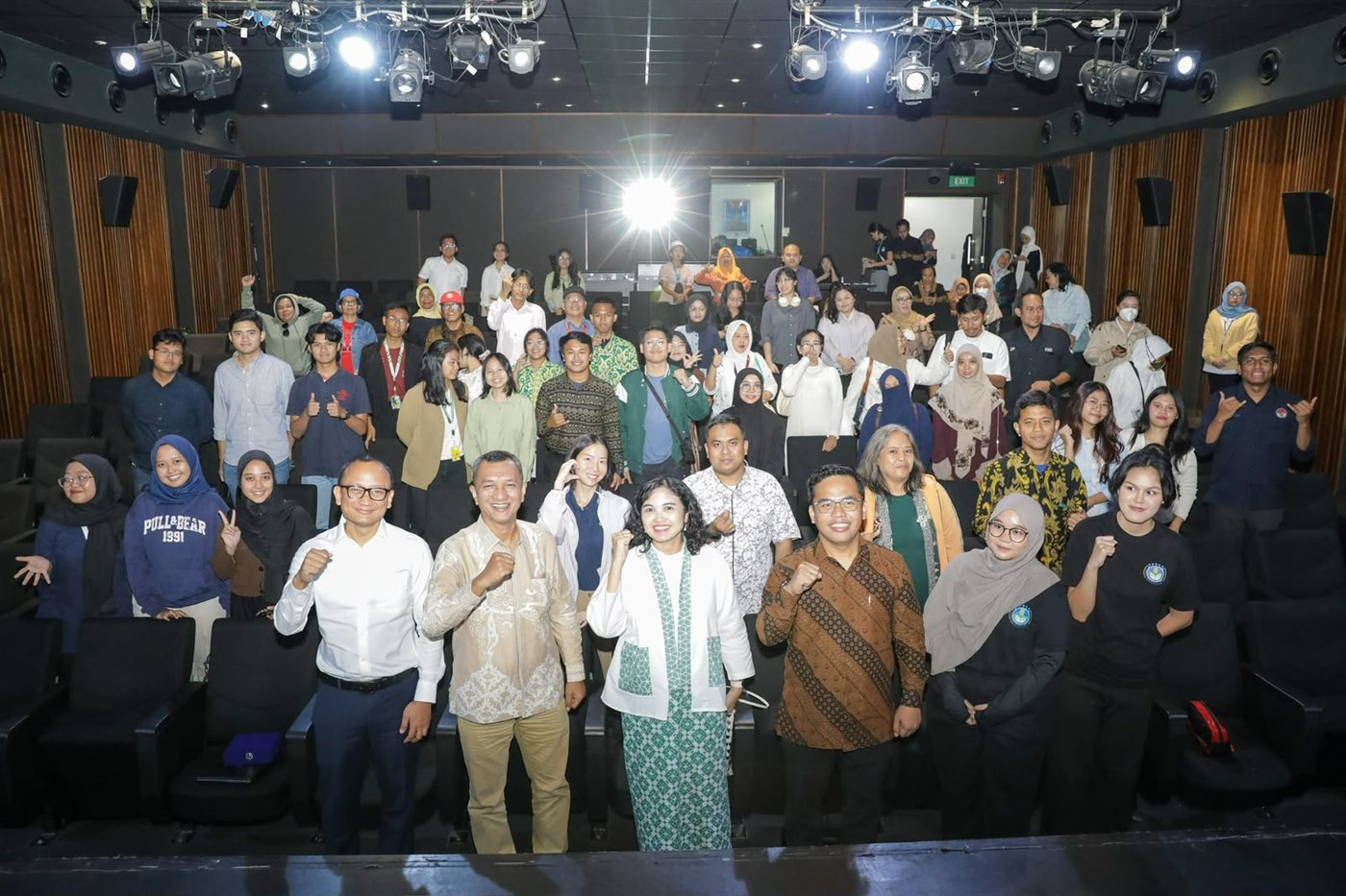 Group photo at a seminar attended by Bursa Hukum